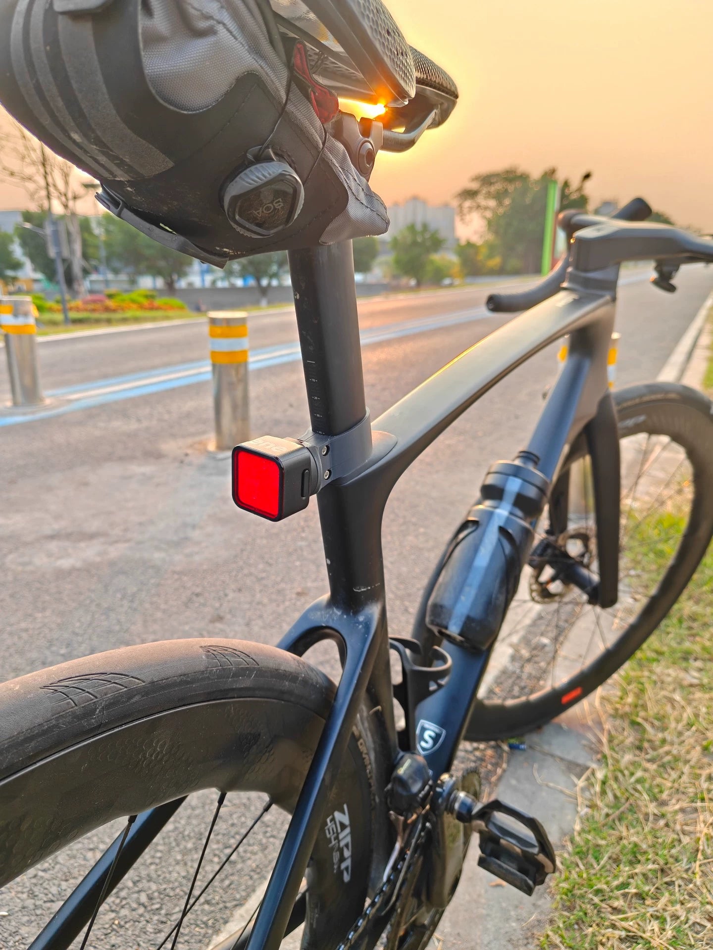 Seatpost Light & Radar Mount for XDS RS8 / RS9 / AD350