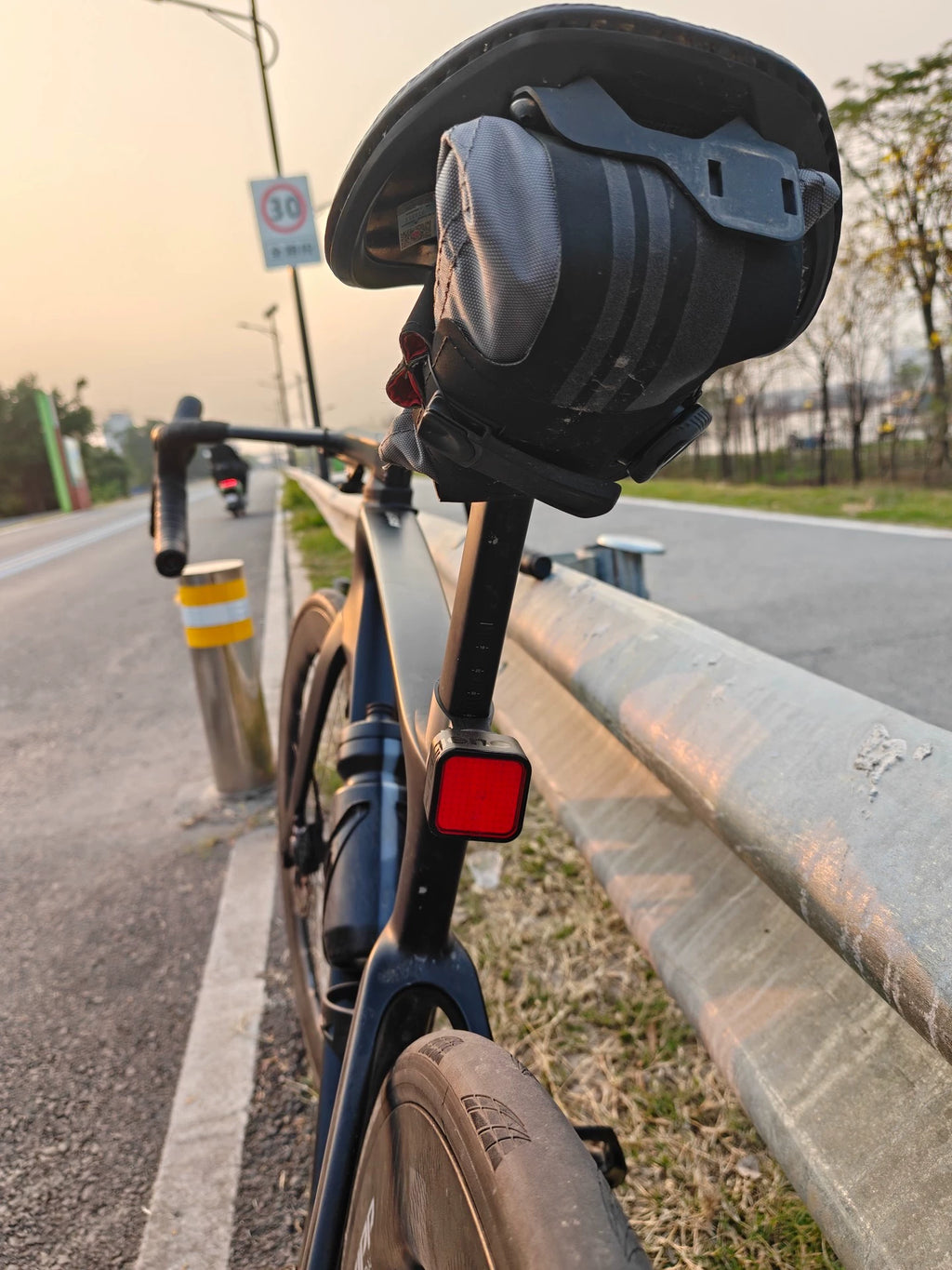 Seatpost Light & Radar Mount for XDS RS8 / RS9 / AD350